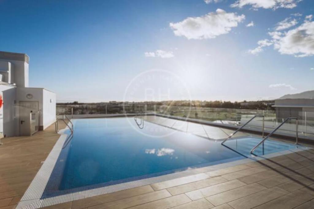 Brand New Modern Ground Floor In With Rooftop Pool And Gym Marbella