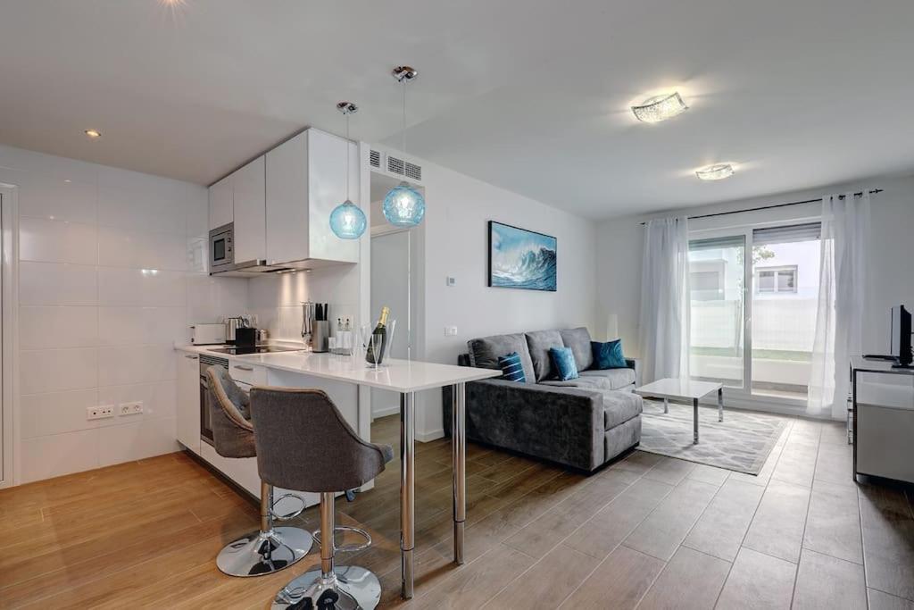 Brand New Modern Ground Floor In With Rooftop Pool And Gym Marbella