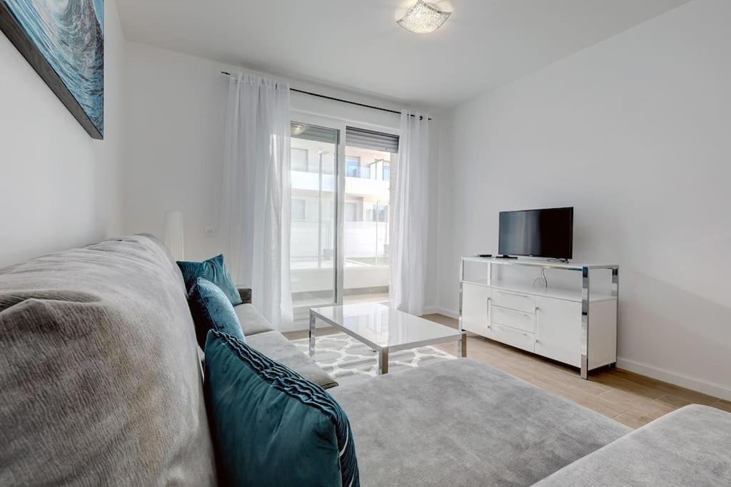 Brand New Modern Ground Floor In With Rooftop Pool And Gym Marbella