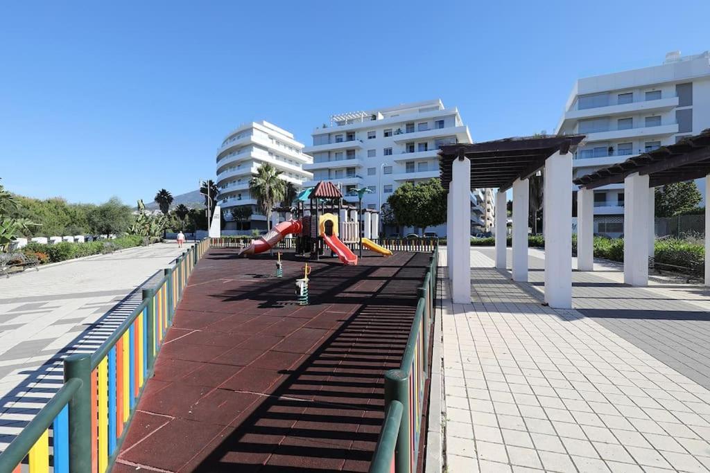 Brand New Modern Ground Floor In With Rooftop Pool And Gym *