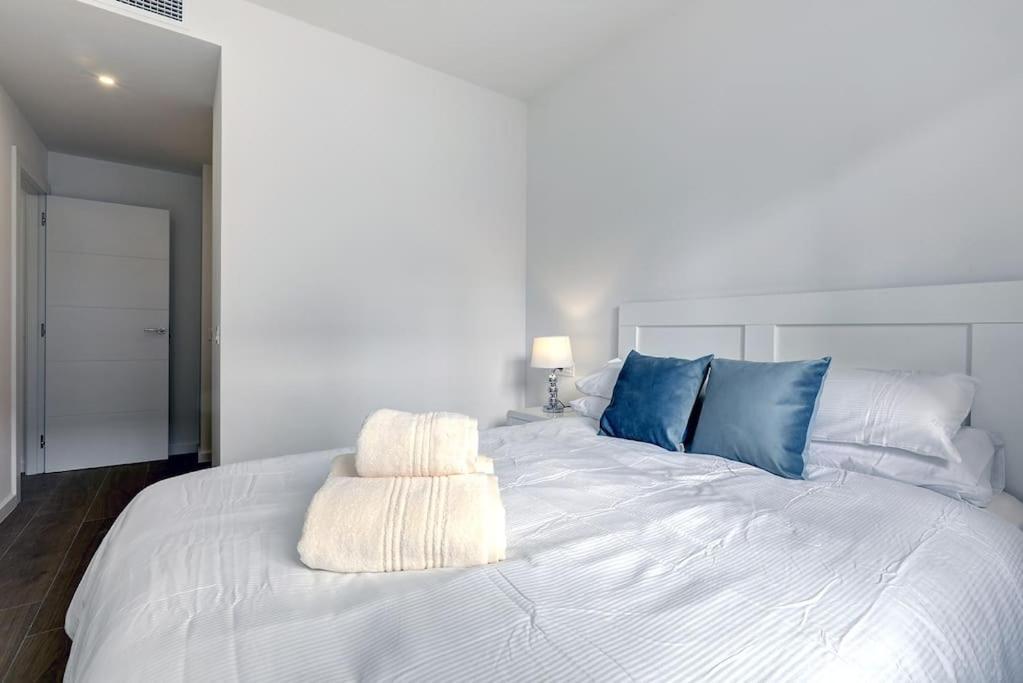 Brand New Modern Ground Floor In With Rooftop Pool And Gym Apartment